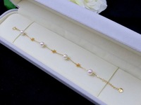 Bracelets et Joncs Élégants en Or Fin 18 carats avec Chaîne Fleurie et Perles Akoya Naturelles d'Eau Salée du Japon de 6,5-7 mm