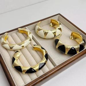 Nouveau français luxe Niche Design alliage large Version étroite émail bracelet rétro mode émail ouvert Bracelet pour les femmes - Product Image 2