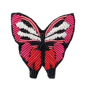 การออกแบบลายผีเสื้อตราปักผ้าไหม - Product Image 1
