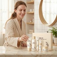 Coffret de Soins Visage Luxueux Coréen à Base de Riz, Cinq Pièces : Crème Hydratante, Nettoyant et Extrait Végétal pour Peaux Foncées (Marque Blanche)