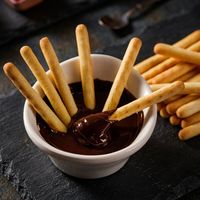 Biscuits en bâtonnets avec coupelle à trempette intégrée, format individuel, pour enfants, collation de loisirs, conception divisée, marque privée OEM