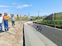 Machine de formage de canaux de drainage personnalisée par le fabricant, machine de pavage de canaux en béton, machine de formage de tranchées, machine de tranchage sur le terrain