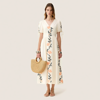 Robe d'été mi-longue personnalisée OEM ODM pour femme, imprimé floral crème, col en V, manches bouffantes, taille élastique, coupe trapèze