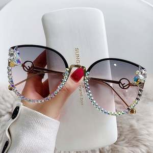 Gafas de Sol de Moda al por Mayor, Retro, Metálicas, con Marco Grande, Diamantes de Imitación, Estilo Ojo de Gato para Mujer - Product Image 5