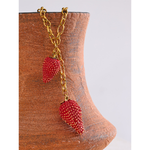 JINYOU 1835 produk baru baja tahan karat perhiasan trendi <span class=keywords><strong>2025</strong></span> kalung liontin jimat stroberi merah manis tahan air - Product Image 4
