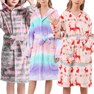 Peignoirs à capuche en peluche pour filles, collection Printemps 2026, en promotion, super doux, personnalisables avec impression, pour la plage et le spa - Product Image 2