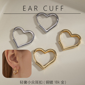 Pendientes de aro chapados en oro con forma de corazón, diseño minimalista, regalo para mujer - Product Image 5