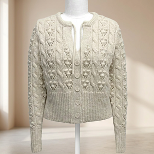 เสื้อคาร์ดิแกนไหมพรมถักสำหรับผู้หญิง กระดุมหน้า คอกลม แขนยาว แบบครอป - Product Image 4