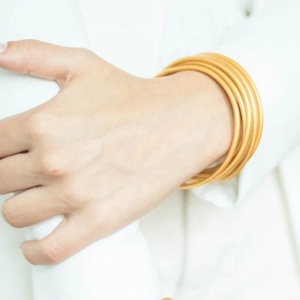 Pulsera de silicona con símbolo de la suerte, brazalete budista de color dorado claro, estilo tibetano - Product Image 5