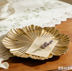 Assiette de présentation moderne en plastique en forme de pétale - Assiette décorative faite <span class=keywords><strong>à</strong></span> la main de 13 pouces pour mariages, réceptions et tables d'hôtel - Product Image 4