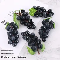 Milieuvriendelijke, aanpasbare kerstdecoratie en rekwisieten met verschillende aantal kunstmatige druiven en fruit.