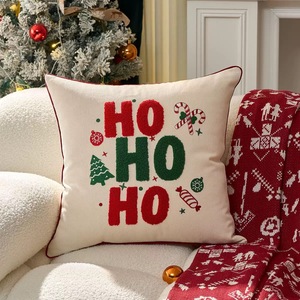 Ensemble de housses brodées de Noël en coton et lin, motifs Bonhomme de pain d'épices et flocons de neige, pour la décoration intérieure et comme cadeau de fêtes - Product Image 4