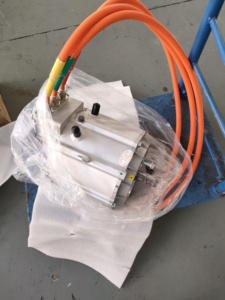 มอเตอร์รถบรรทุกแบบรวม Brogen 65KW PMSM ระดับ IP67 ระบายความร้อนด้วยน้ำ รับประกัน 5 ปี OEM สำหรับรถขนส่ง 4.5-6 ตัน เพลาล้อรถบรรทุก 3.5 ตัน - Product Image 2