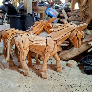 Sculpture de cheval en teck massif faite à la main, sculptée et gravée, figurine animale d'art populaire, art sur pied, objet de collection, décoration intérieure - Product Image 5