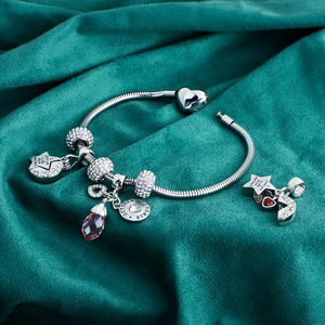 สร้อยข้อมือแฟชั่นผู้หญิง สไตล์ยุโรป-อเมริกา สีชมพู ประดับคริสตัลรูปหัวใจ <span class=keywords><strong>ด</strong></span>ีไซน์ทันสมัย สำหรับงาน DIY ลงอินสตาแกรม - Product Image 1