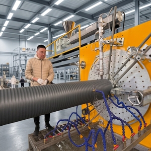 Machine à fabriquer des tuyaux en spirale à paroi creuse de fabrication chinoise, 300 - 1200 mm, pour les eaux usées, avec ligne d'extrusion de tuyaux en spirale en polyéthylène. - Product Image 6