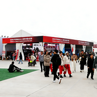 Tente d'exposition pour l'industrie sportive, chapiteau d'exposition à côtés larges ouverts pour salon professionnel sur le thème des courses en plein air