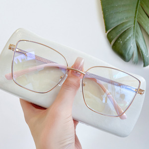 แว่นตาแฟชั่นวินเทจโลหะปี 2026 สำหรับ<span class=keywords><strong>สายตา</strong></span>สั้น ป้องกันแสงสีฟ้า แว่น<span class=keywords><strong>สายตา</strong></span>สั้น กรอบแว่นทรงสี่เหลี่ยมสีม่วง - Product Image 2