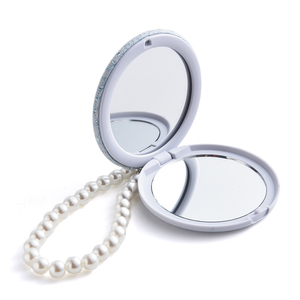 Miroir compact rond avec chaîne de fausses perles, housse en tissu bleu clair, miroir de maquillage de poche double face - Product Image 4