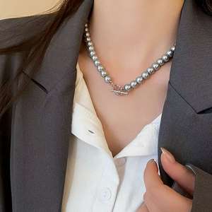 قلادة نسائية أنيقة للعروس، مجوهرات بسيطة دائرية من اللؤلؤ الصناعي الرمادي 8 مم، قلادة للسيدات كهدية زفاف - Product Image 1