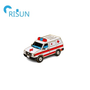 Fabrication de métal émail personnalisé médecin infirmière épingle insigne hôpital Croix-Rouge <span class=keywords><strong>Ambulance</strong></span> épinglette <span class=keywords><strong>Ambulance</strong></span> paramédic camion épingle - Product Image 5