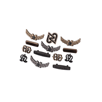 Étiquettes métalliques personnalisées en alliage de zinc écologiques pour vêtements, badges OEM gravés avec bords découpés au laser pour vêtements, chaussures et sacs