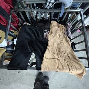 Vêtements en <span class=keywords><strong>velours</strong></span> d'occasion, vêtements de seconde main, vêtements en <span class=keywords><strong>velours</strong></span> mixtes en vrac, hauts, pantalons, robes, vêtements - Product Image 1