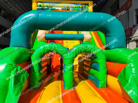 Parcours d'obstacles gonflable géant sur le thème de la jungle tropicale, château gonflable combiné avec toboggan aquatique et sec, parcours de course stimulant
