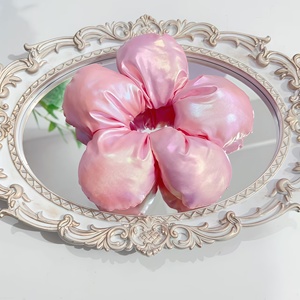 Groothandel Europese En Amerikaanse Stijl Zoete Gradiënt Witte Bloem Vorm Scruncies Xxl 19Cm Zilver Kleur Scrunchies