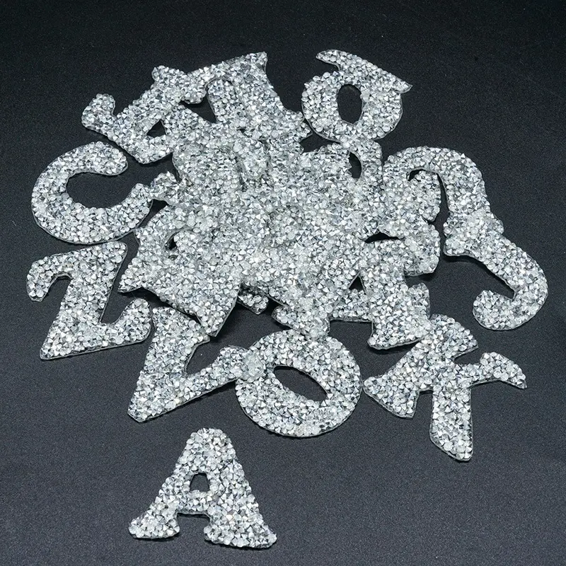 Logo Patch Batu Kristal Berkilau Kualitas Terbaik Nama Kustom dan Huruf Transfer Panas Berlian Imitasi Perbaikan Panas untuk Pakaian