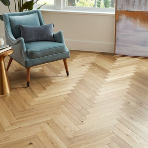 Parquet en chêne européen multicouche lisse laqué UV AS2047, qualité ABC, antidérapant, système clic, 14 mm, chevrons, pour bébés et enfants - Product Image 1