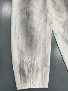 Jeans de <span class=keywords><strong>Hombre</strong></span> Estilo Hip Hop, Gris Degradado con <span class=keywords><strong>Blanco</strong></span> y Multicolor, Estampado de Tinta con Efecto Graffiti, Corte Holgado y Pierna Recta, Denim Urbano - Product Image 5