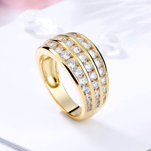Anello con Tre File di Zirconi per Donne, Gioiello Unico e Scintillante per le Dita - Product Image 3