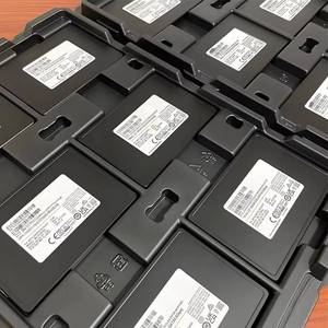 Nouveau disque SSD interne PM9A3 M.2 960G PCIe 4.0 2,5 pouces MZ1L2960HCJR-00A07 - Product Image 3