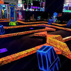 Diseño y Planificación de un Mini Campo de Golf Luminoso, Configuración de Golf Interactiva Personalizada con Luces de Neón para Entretenimiento en Interiores y Parques de Atracciones - Product Image 3