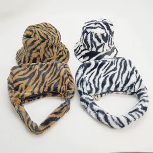 Conjunto de Sombrero Bucket y Bolso con Estampado de Leopardo/Aргайль, Ajustable, de Piel Sintética, Cálido, Ecológico, para Uso Diario, Fiestas, para Mujer - Product Image 4