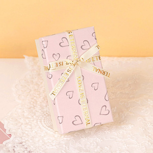 Petit coffret cadeau en forme de livre en papier d'art pour rouge à lèvres, parfum et bijoux - Exquis et de haute qualité - Product Image 4