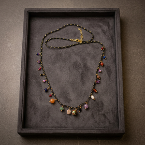 Collier à breloques multicolores Sstringz noir avec gouttes de cristal colorées, chaîne tressée faite à la main, bijoux de mode bohème pour femmes - Product Image 2
