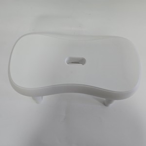 NOUVEAU Tabouret de toilette réglable en hauteur, couleur blanche |   Chaise de douche de sécurité en PP avec coussinets antidérapants - Product Image 6