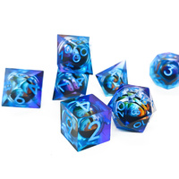Offre Spéciale mdn polyédrique translucide bleu résine unique noyau liquide D20 jeu de dés flottant Dragon globe oculaire pour jeux de table