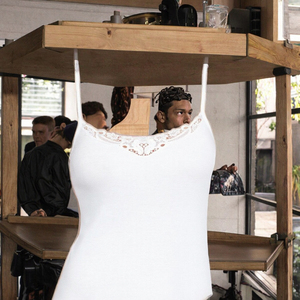 Débardeur court uni blanc pour femme, bretelles spaghetti, en coton côtelé respirant, avec bordure en dentelle, décontracté, longueur standard - Product Image 3