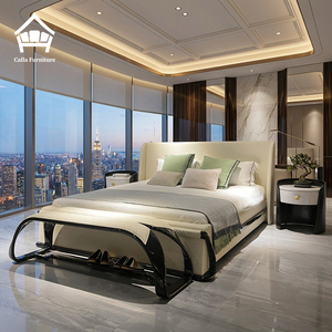 Ensemble de canapés en cuir véritable sur mesure, artisanal, de luxe discret, avec détails côtelés, pour projets d'aménagement intérieur - Product Image 3