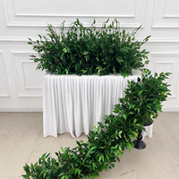Chemin de table en fleurs artificielles rouge bordeaux, arrangement floral en soie pour centre de table de mariage et décoration de table événementielle