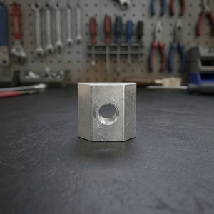 Écrou hexagonal métrique M10 – Tête hexagonale usinée CNC, classe 8.8, fixation entièrement filetée à droite avec finition naturelle - Product Image 1