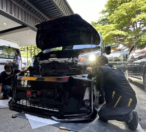 プレミアムトヨタ ハイエース スーパー グランディアで、あなたの車に
