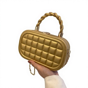 Bolso de Hombro y Bandolera de PU para Mujer, Diseño Moderno de Alta Gama, Estilo IG, con Cadena y Cierre de Hebilla, Combinable con Todo - Product Image 1