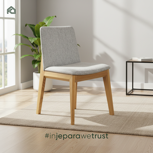 Silla Aksa Fabricada en Madera de Teca Maciza con Comodidad Acolchada que Ofrece Elegancia Atemporal, Durabilidad y un Asiento Refinado - Product Image 1