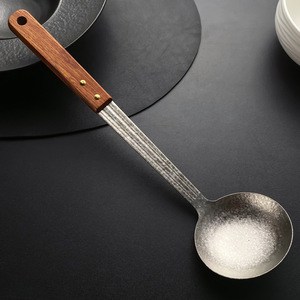 Juego de espátula y cuchara de titanio puro con mango de madera, utensilios de cocina resistentes al calor para cocinar sopa y revolver - Product Image 4