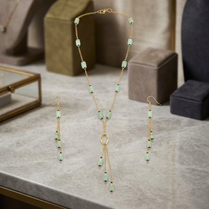 Collier personnalisé Mayrabygungun en laiton italien plaqué rhodium avec perles de jade vert sauge en forme de baril, maillons ovales et pendentif Y en forme de lariat avec pompon - Product Image 5