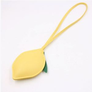 Colgante de Cuero PU con Diseño de Fruta Especial, Impermeable, Regalo para Niños, Bonito y Moderno, Charm para Bolsa, Llavero Portátil Colorido - Product Image 3